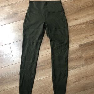 Lululemon pants size 8, never worn